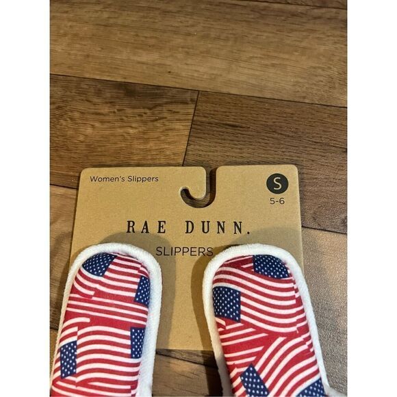 Rae Dunn USA Flag Slippers Woman’s Size Small 5-6 NEW MSRP $38 - Picture 5 of 9